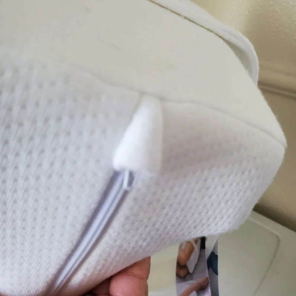 Everlasting Comfort Memory Foam Knee Pillow for Side Sleepers White with Strap